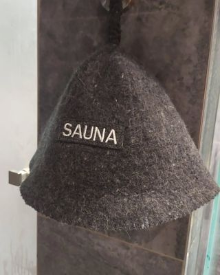 Univerzální velmi oblíbená čepice Class D Sauna. #cepicedosauny #saunovacicepice #sauna